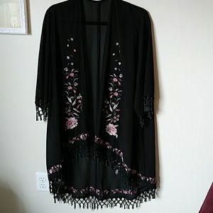 Torrid Sz 1 Hi Low Floral Embroidered Kimono
